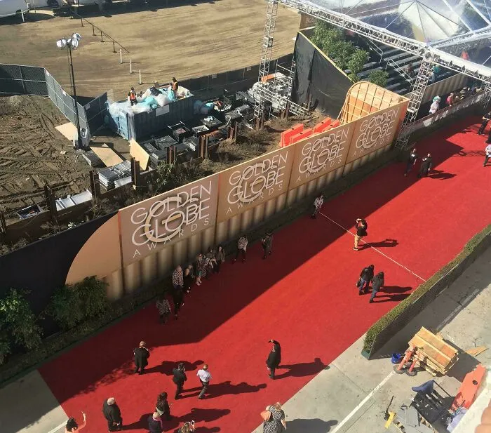 I Took This Photo Of The Golden Globes Red Carpet In 2017 From An Angle Most People Don’t Get To See