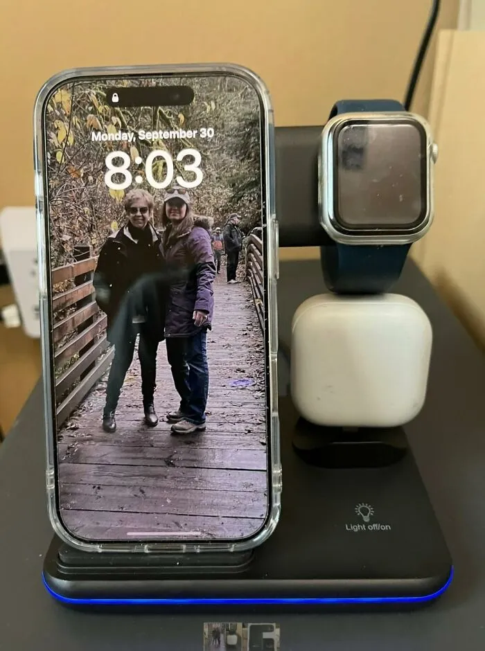 Your Nightstand Can Stop Looking Like A Tech Medusa's Head Thanks To This Affordable <a Style="Display:inline;" Href="Https://Www.amazon.com/Waitiee-Wireless-Charger-Charging-Compatible/Dp/B082x6n8pd?ie=utf8&th=1&linkcode=ll1&tag=bpbat-20&linkid=f17d2663b86b5de708590ff98bbe3196&language=en_us&ref_=as_li_ss_tl" Target="_blank"><span Style="Font: Inherit; Color: #d74b1f;"> 3-In-1 Wireless Apple Charger </Span>