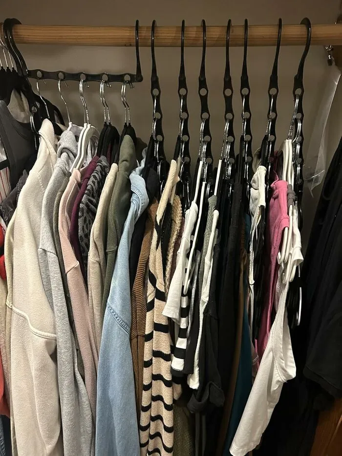 Our Closet On A Wednesday Probably Looks Like It's Auditioning For An Episode Of Hoarders, But These <a Style="Display:inline;" Href="Https://Www.amazon.com/House-Day-Household-Wardrobe-Oragnizer/Dp/B018jmmclu?ie=utf8&th=1&linkcode=ll1&tag=bporange-20&linkid=805e8d48e8a5c2551eda0c9373e0ad19&language=en_us&ref_=as_li_ss_tl" Target="_blank"><span Style="Font: Inherit; Color: #d74b1f;"> Space Saving Hangars </Span> Are Here To Stage A Surprisingly Effective Intervention, Giving You Back Room You Didn't Know You Had