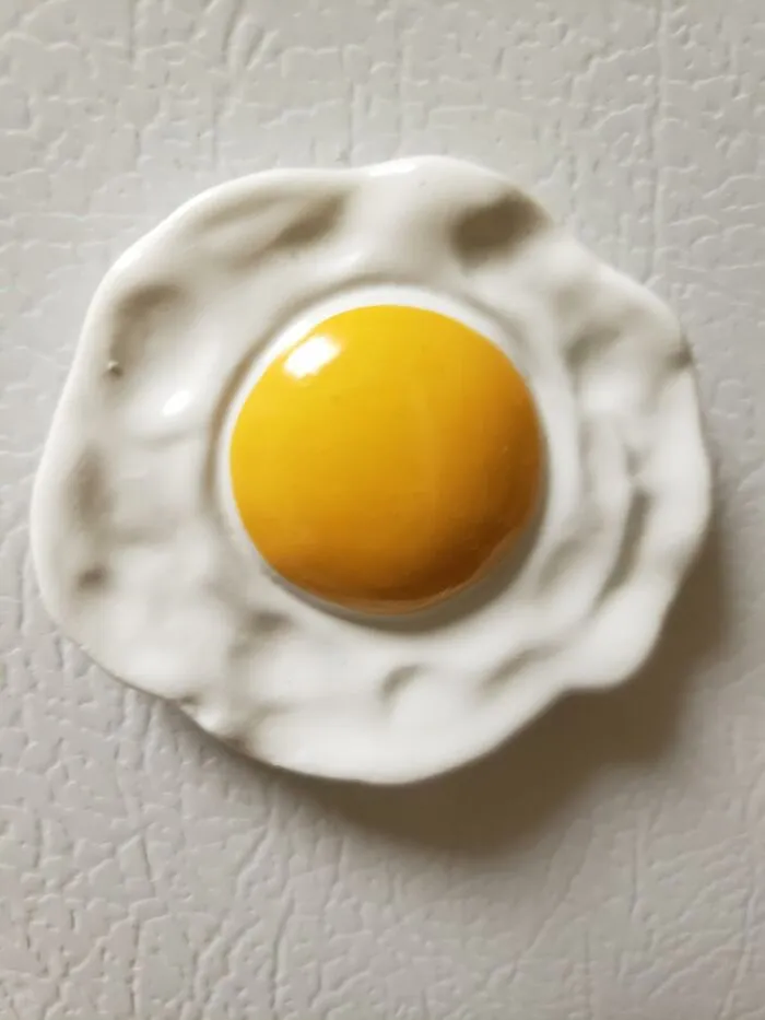 Give Your Fridge A Perpetually Sunny Disposition (Or At Least A Breakfast One) With This Cute <a Style="Display:inline;" Href="Https://Www.amazon.com/Delicious-Refrigerator-Magnet-Souvenirs-Decoration/Dp/B07rp1b37r?ie=utf8&linkcode=ll1&tag=bpgiraffe-20&linkid=c98564f0fe9fe6528bf0db27458b9d7d&language=en_us&ref_=as_li_ss_tl" Target="_blank"><span Style="Font: Inherit; Color: #d74b1f;"> Fried Egg Magnet </Span>