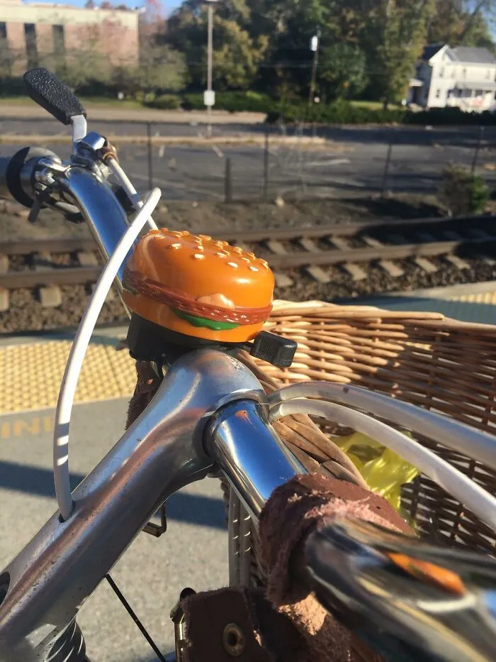 Ring In The Laughs With The <a Style="Display:inline;" Href="Https://Www.amazon.com/Bicycle-Hamburger-Bell-By-Lexco/Dp/B001qi5x52?ie=utf8&linkcode=ll1&tag=bplion-20&linkid=1b4eef2e087d44ff8f259a70dc4e9abb&language=en_us&ref_=as_li_ss_tl" Target="_blank"><span Style="Font: Inherit; Color: #d74b1f;"> Bicycle Hamburger Bell </Span>, The Absurdly Amazing Bike Accessory That's Sure To Make Everyone's Day A Little More Beef-Tastic 