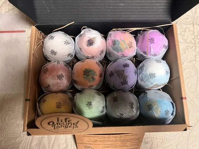 Finally, You Get The House To Yourself To Unleash Your Inner Self-Care Guru With This <a Style="Display:inline;" Href="Https://Www.amazon.com/Lifearound2angels-Moisturize-Handmade-Birthday-Girlfriend/Dp/B01mfgn8s5?ie=utf8&th=1&linkcode=ll1&tag=bpwolf-20&linkid=bf599229cd37eb843b17f248175dc194&language=en_us&ref_=as_li_ss_tl" Target="_blank"> <span Style="Font: Inherit; Color: #d74b1f;"> Set Of Bath Bombs </Span>