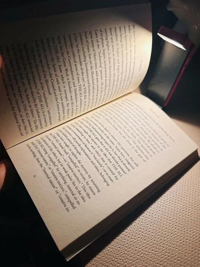 Looks Like Amazon Shoppers Are Finally Taking Their Reading Habits Out Of The Dark Ages (Literally), Because This <a Style="Display:inline;" Href="Https://Www.amazon.com/86lux-Rechargeable-Ultralight-Bookmark-Stepless/Dp/B0cthlz3rr?ie=utf8&th=1&linkcode=ll1&tag=bpwoodpecker-20&linkid=ee33609790bfb704923c61e735042556&language=en_us&ref_=as_li_ss_tl" Target="_blank"><span Style="Font: Inherit; Color: #d74b1f;"> Clip-On Book Light </Span>  Is Shining Its Way Up To The Bestseller List