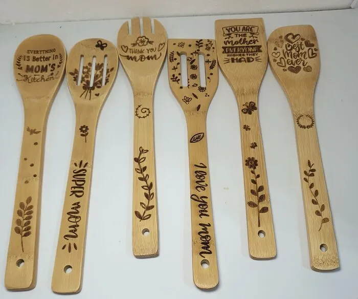 Mom's Kitchen Tools Are Getting A Serious Glow-Up Thanks To These Lovely <a Style="Display:inline;" Href="Https://Www.amazon.com/Mothers-Grandma-Husband-Daughter-Wooden/Dp/B0cq2d63ls?ie=utf8&th=1&linkcode=ll1&tag=bplamb-20&linkid=b0209038289f0e703547da225bff7095&language=en_us&ref_=as_li_ss_tl" Target="_blank"><span Style="Font: Inherit; Color: #d74b1f;"> Engraved Wooden Utensils </Span>