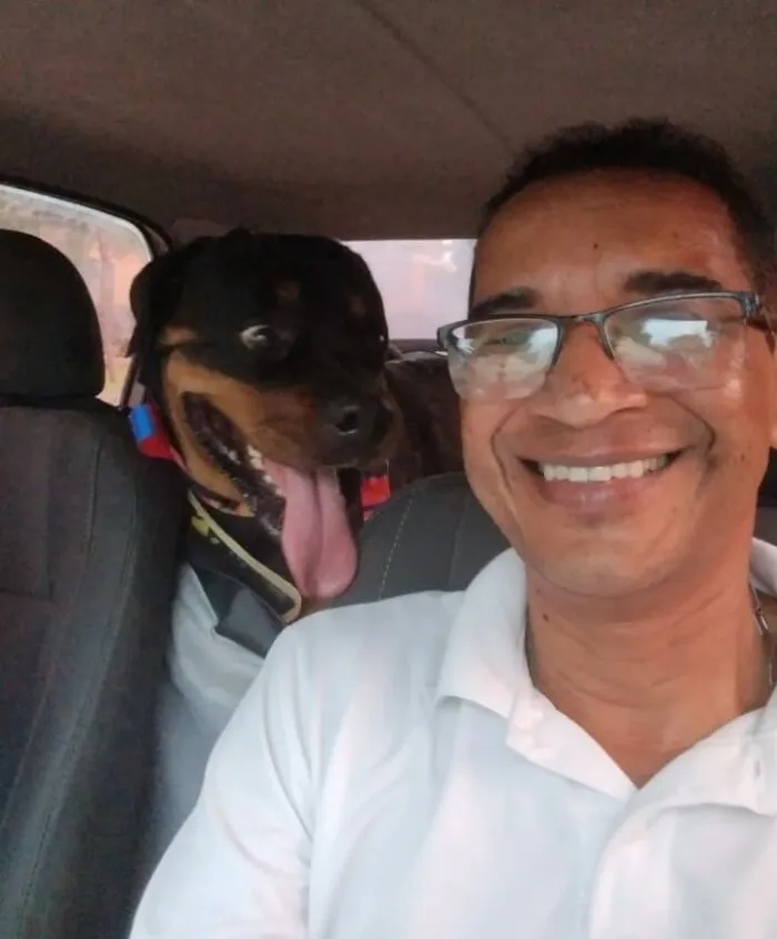 33 Times This “Pet Taxi” Driver Has Taken Cute Selfies With His Furry Customers (New Pics)