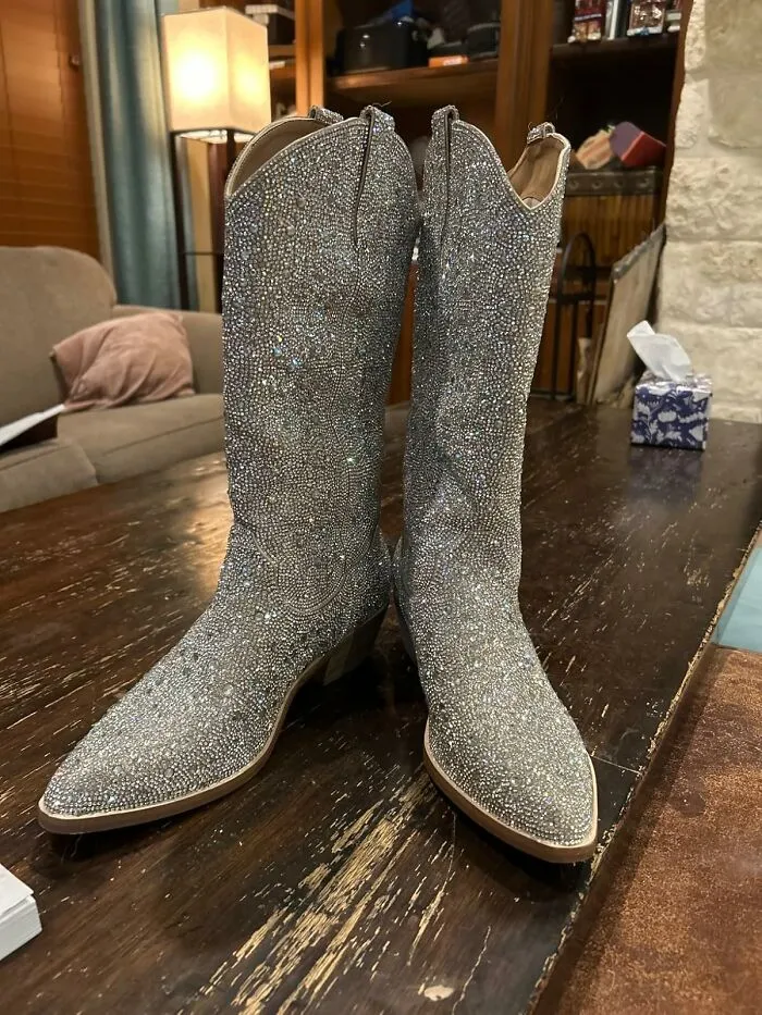 Who Needs A Backstage Pass When You Can Rock These <a Style="Display:inline;" Href="Https://Www.amazon.com/Madden-Girl-Womens-Redford-Fashion/Dp/B09jl1nrqs?ie=utf8&linkcode=ll1&tag=bponion-20&linkid=cee2255475793055665be4582c2ff6aa&language=en_us&ref_=as_li_ss_tl" Target="_blank"><span Style="Font: Inherit; Color: #d74b1f;"> Bedazzled Cowboy Boots</Span> And Become The Main Stage Attraction?