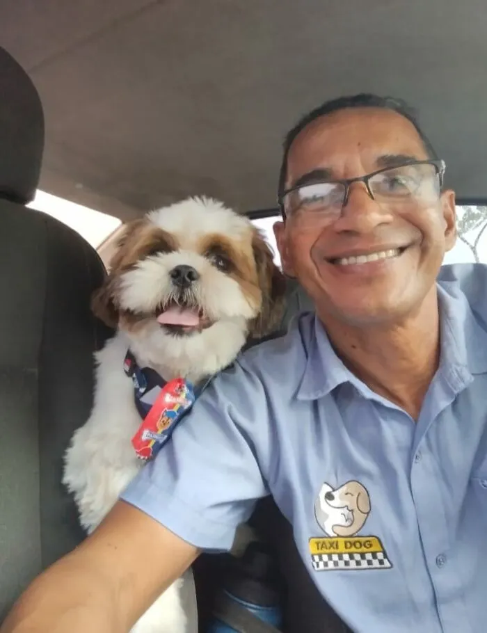 33 Times This “Pet Taxi” Driver Has Taken Cute Selfies With His Furry Customers (New Pics)