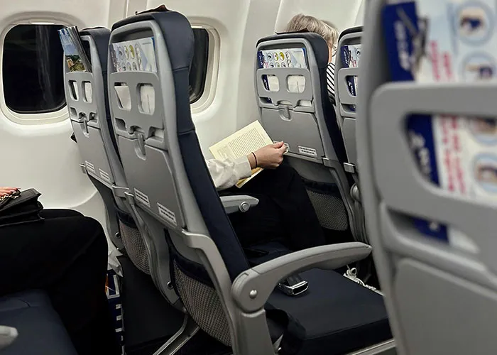 30 Outrageous In-Flight Moments That Made Everyone Regret Boarding