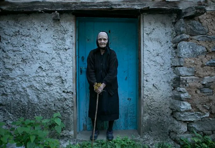 23 Powerful Images Of The World’s Invisible Women, By Michele Zousmer
