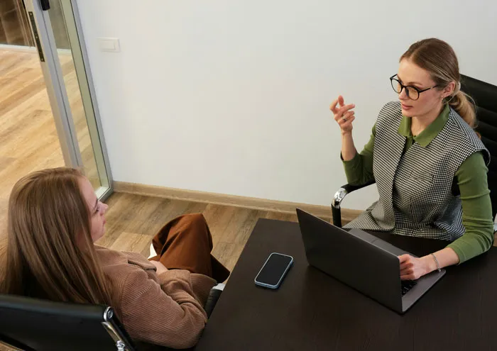 30 People Share Their Most Unhinged And Chaotic Job Interview Tips