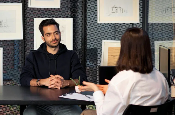 30 People Share Their Most Unhinged And Chaotic Job Interview Tips