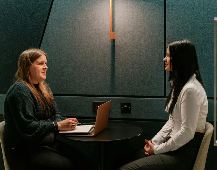 30 People Share Their Most Unhinged And Chaotic Job Interview Tips