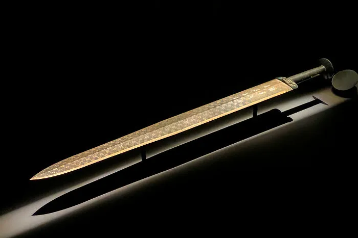 The Sword Of Goujian Was Discovered Untarnished And Retains Sharp Edges After ~2500 Years