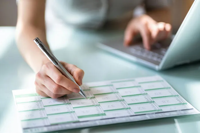 30 Unethical Work Hacks That Absolutely No One Should Ever Try