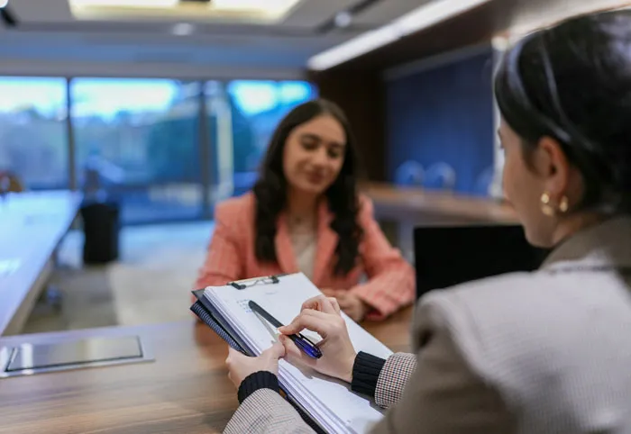 30 People Share Their Most Unhinged And Chaotic Job Interview Tips