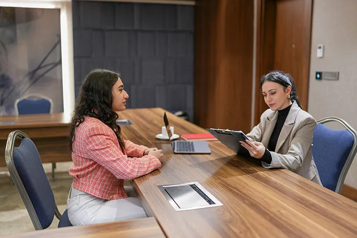 30 People Share Their Most Unhinged And Chaotic Job Interview Tips