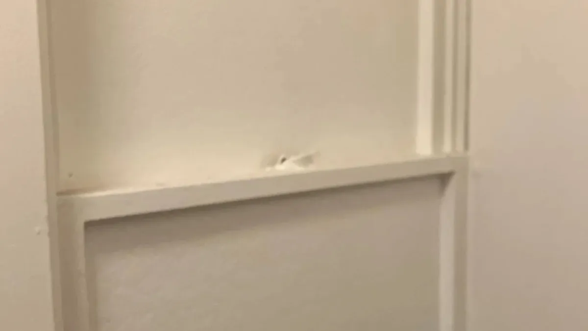 30 Times Tenants Realized Just How Egotistical Their Landlord Really Was (New Pics)