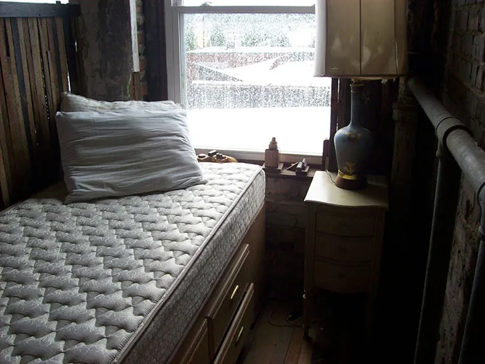 30 People Share Things That Are Not Worth It Or Even Dangerous To Buy Secondhand