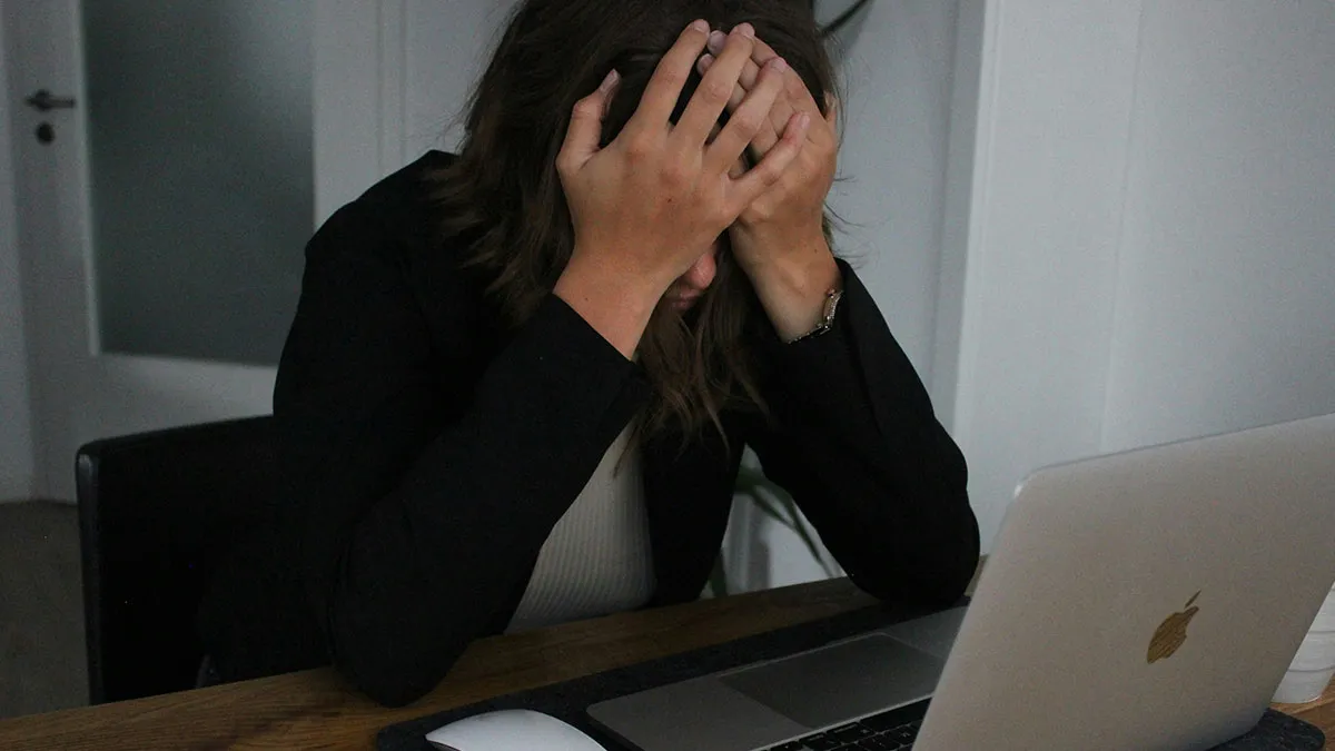 30 Unethical Work Hacks That Absolutely No One Should Ever Try