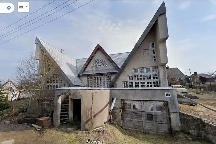 This Facebook Page Shares Cringe-Worthy Real Estate Listings That Somehow Made It To Market (New Pics)