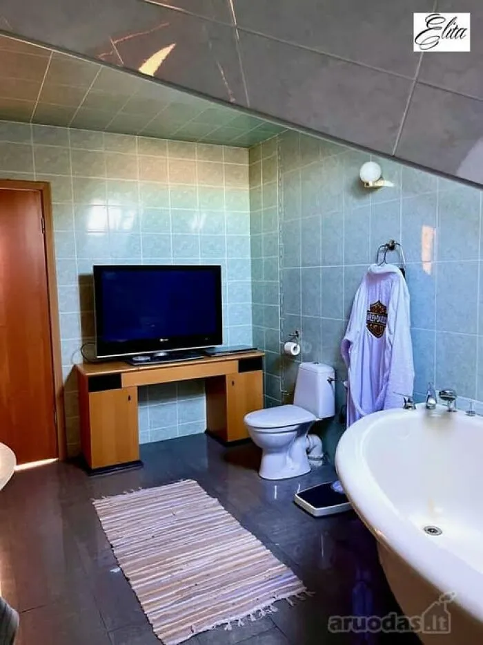 This Facebook Page Shares Cringe-Worthy Real Estate Listings That Somehow Made It To Market (New Pics)