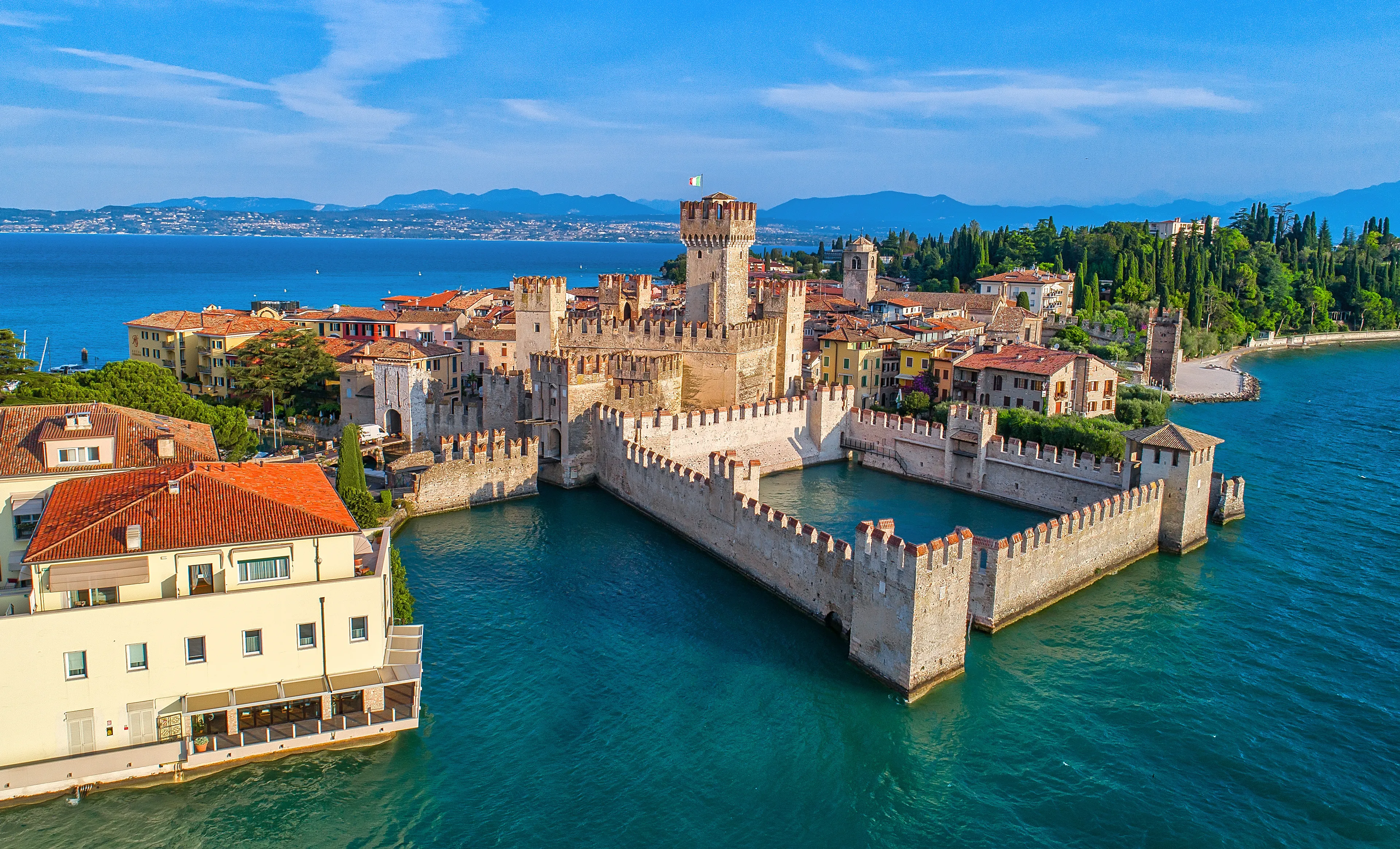 One Man, 3 Lakes, And A Crazy Idea That Turned Into The Best Travel Guides For Italy’s Most Beautiful Spots