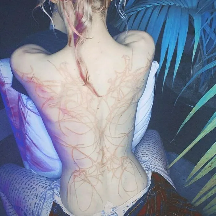 33 Personas que no se dan cuenta de lo horribles que son sus tatuajes (nuevas imágenes)