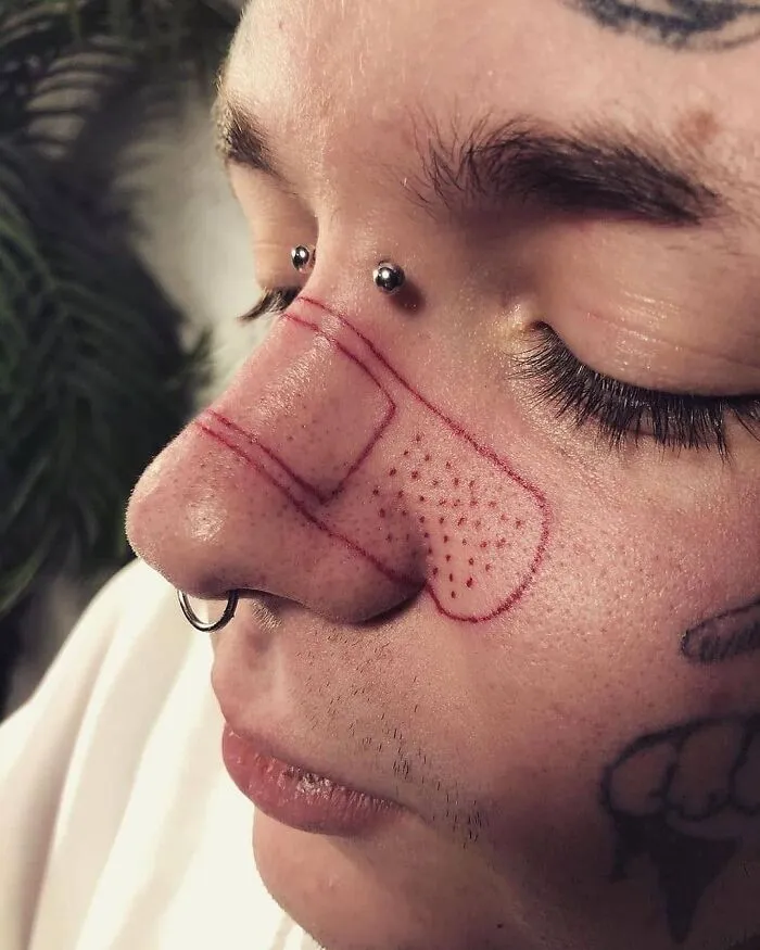 25 Personas que no se dan cuenta de lo horribles que son sus tatuajes (nuevas imágenes)
