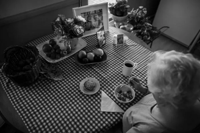 This Photographer Invites You To Take A Look Into The Lives Of A Few Families In Rural Maine (30 Pics)