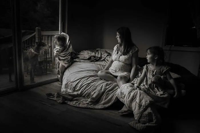 This Photographer Invites You To Take A Look Into The Lives Of A Few Families In Rural Maine (30 Pics)