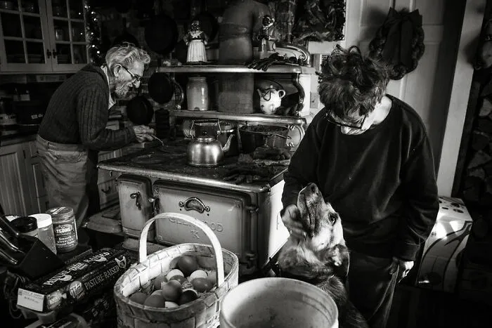 This Photographer Invites You To Take A Look Into The Lives Of A Few Families In Rural Maine (30 Pics)