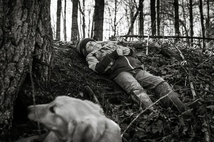 This Photographer Invites You To Take A Look Into The Lives Of A Few Families In Rural Maine (30 Pics)