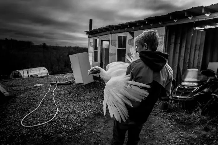 This Photographer Invites You To Take A Look Into The Lives Of A Few Families In Rural Maine (30 Pics)