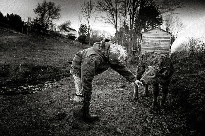 This Photographer Invites You To Take A Look Into The Lives Of A Few Families In Rural Maine (30 Pics)