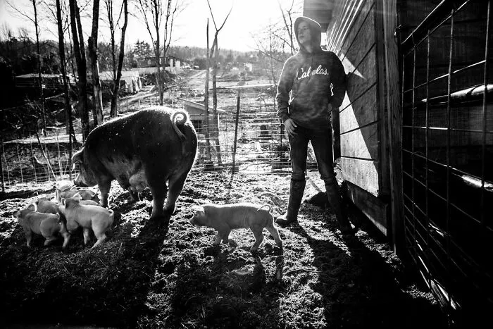 This Photographer Invites You To Take A Look Into The Lives Of A Few Families In Rural Maine (30 Pics)