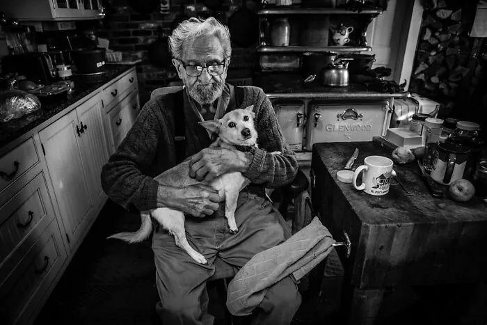 This Photographer Invites You To Take A Look Into The Lives Of A Few Families In Rural Maine (30 Pics)