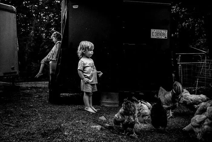 This Photographer Invites You To Take A Look Into The Lives Of A Few Families In Rural Maine (30 Pics)