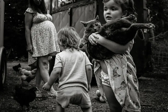 This Photographer Invites You To Take A Look Into The Lives Of A Few Families In Rural Maine (30 Pics)