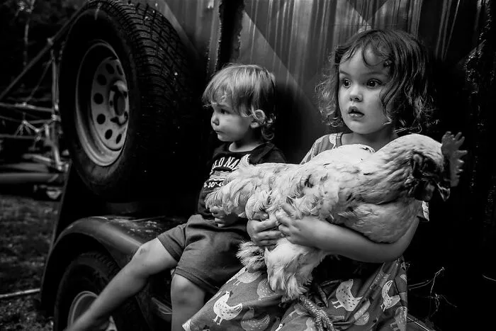 This Photographer Invites You To Take A Look Into The Lives Of A Few Families In Rural Maine (30 Pics)