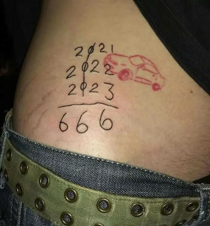 25 Personas que no se dan cuenta de lo horribles que son sus tatuajes (nuevas imágenes)