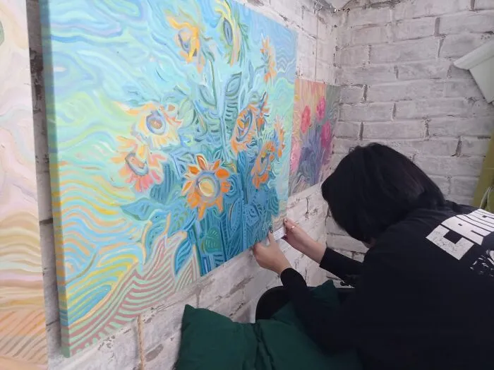 I Paint Thousands Of Lines In Every Piece, Here’s How They Turn Into Stories On Canvas (22 Pics)