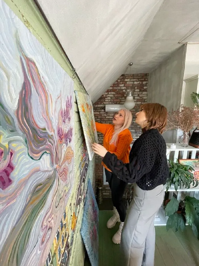 I Paint Thousands Of Lines In Every Piece, Here’s How They Turn Into Stories On Canvas (22 Pics)