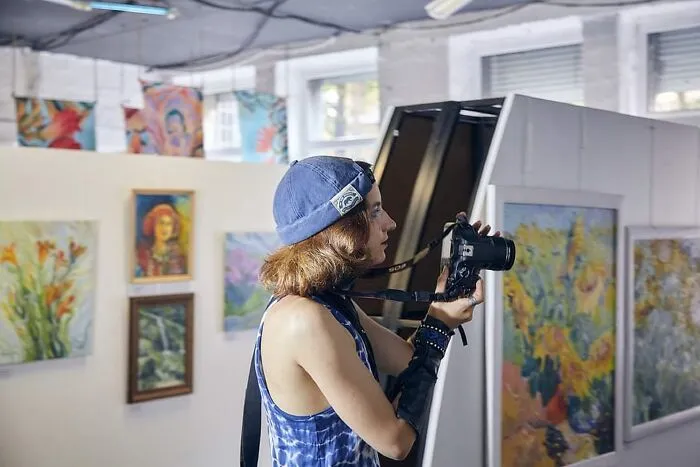 I Paint Thousands Of Lines In Every Piece, Here’s How They Turn Into Stories On Canvas (22 Pics)