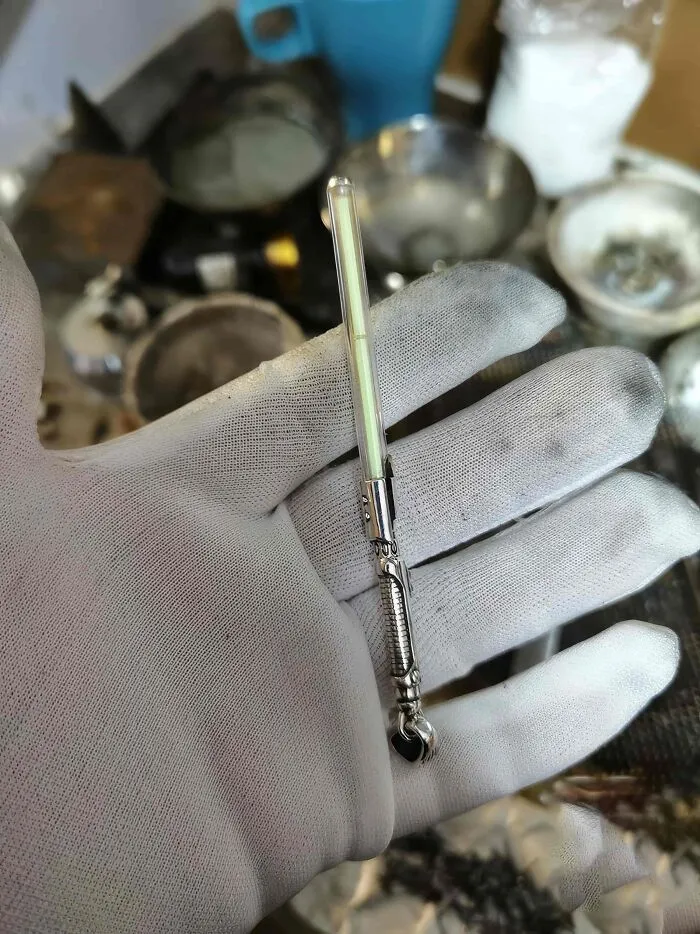 Hand-Carved Mandalorian Lightsaber Tritium Necklace – 925 Sterling Silver Pendant With Glowing Vial & Titanium Steel Chain