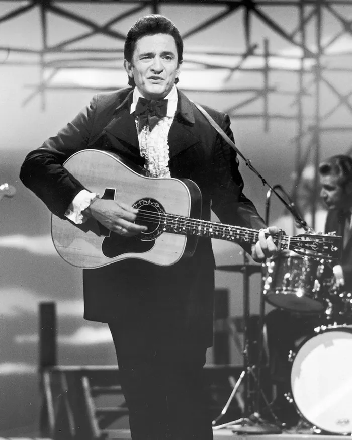 Johnny Cash incendiando un bosque y causando la muerte de cóndores protegidos