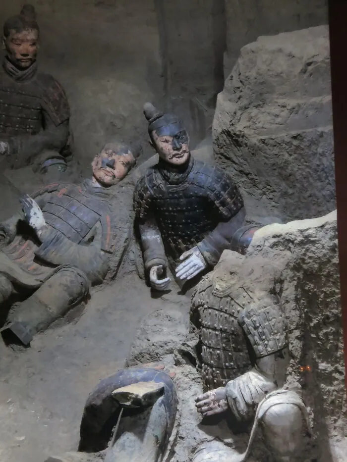Photographed In 1974, Freshly Excavated 2000 Year Old Terracotta Warriors Still Showing The Original Color Scheme Before Rapid Deterioration