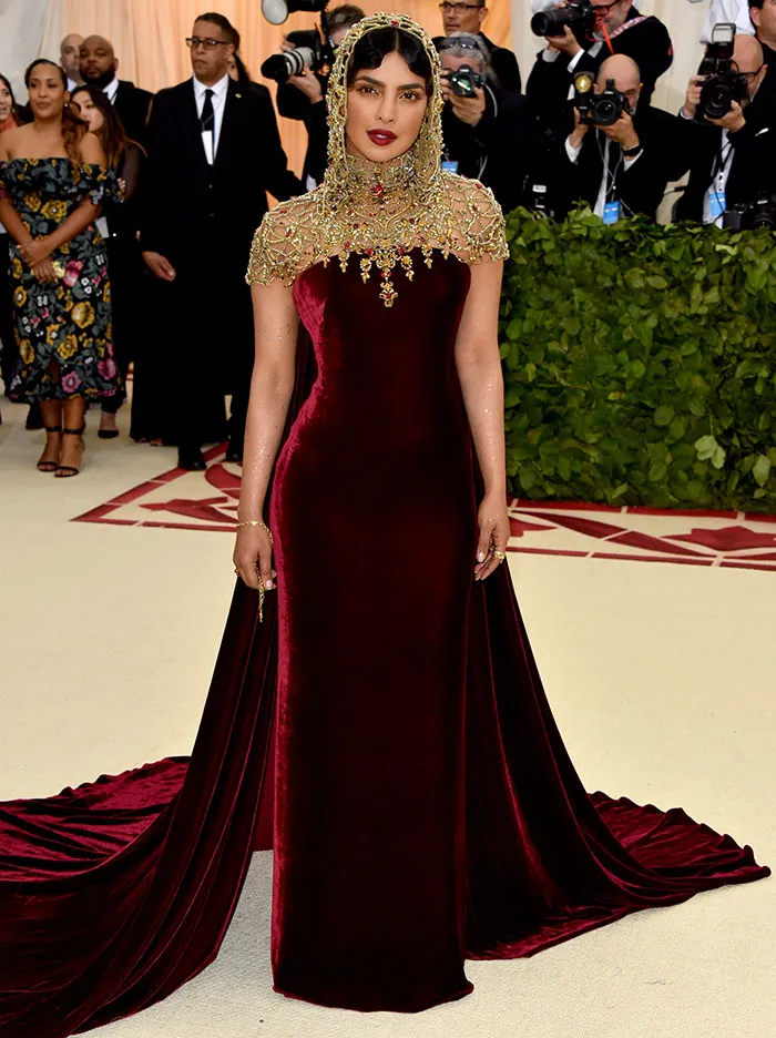 Priyanka Chopra Jonas y su doloroso look en la gala Met de 2018