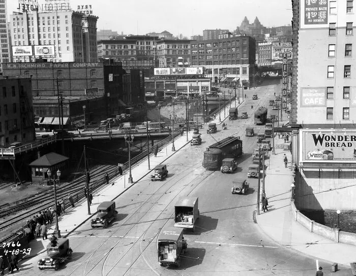 Fourth And Jackson, Washington