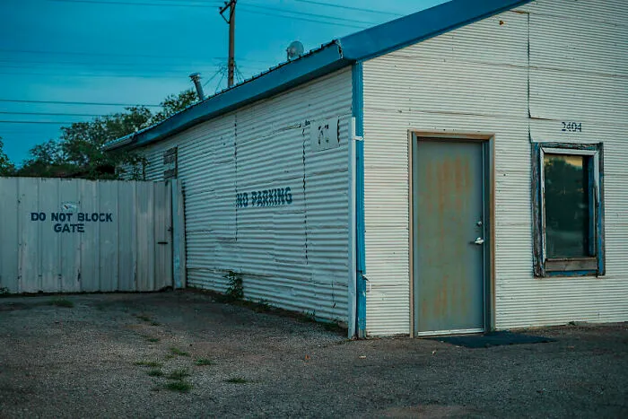I Took 16 Photos On The Remains Of Route 66 To Capture Human Connection Through Abandoned Spaces