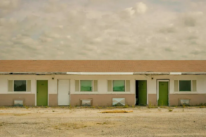 I Took 16 Photos On The Remains Of Route 66 To Capture Human Connection Through Abandoned Spaces